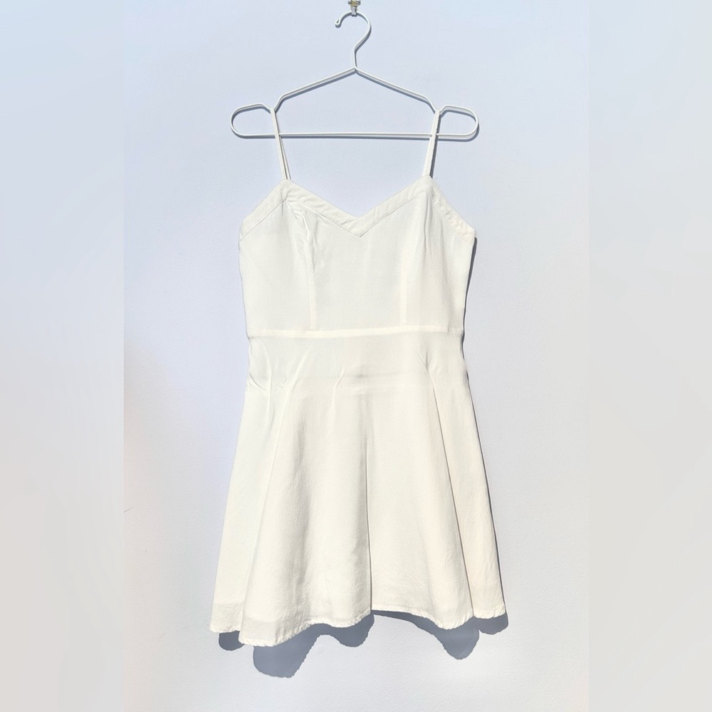 🍧 2/$20  NWOT Forever XXI v-neck mini dress (white)